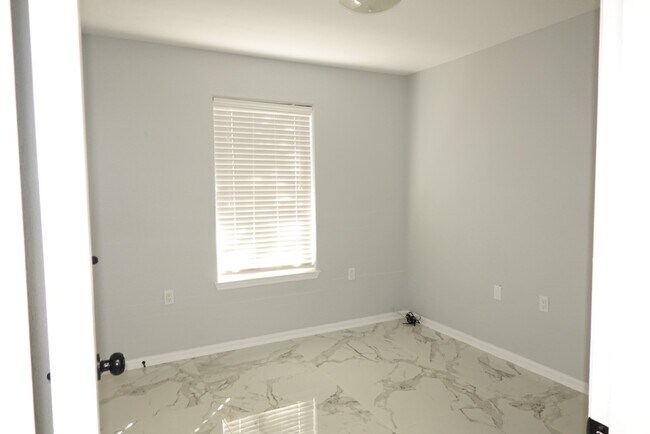 Building Photo - 2714 Vienna Pl