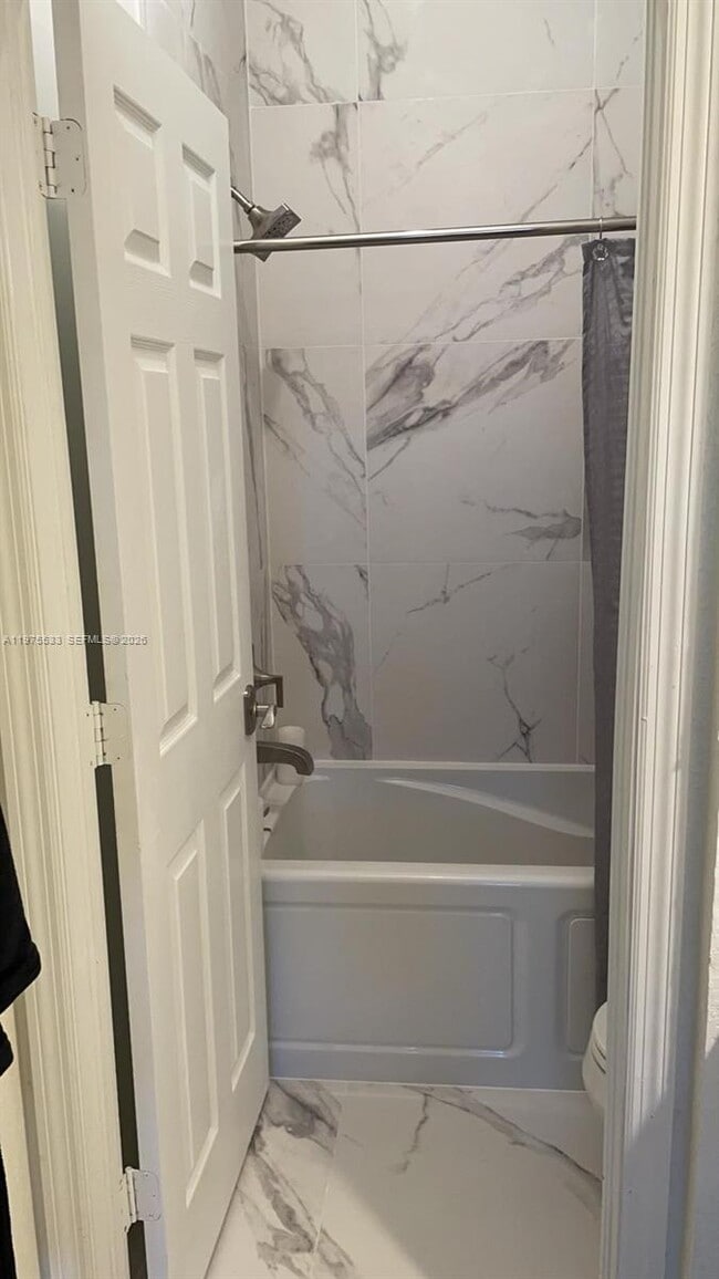 Building Photo - 6104 NW 114th Pl