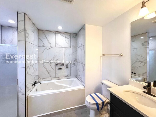 Building Photo - 613 Jefferson St