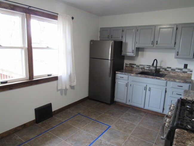 Building Photo - 5022 N Belmont Pl