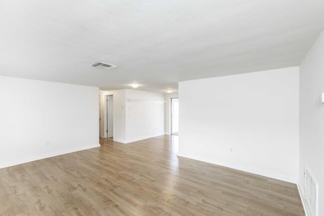 Building Photo - 6149 2nd Ave