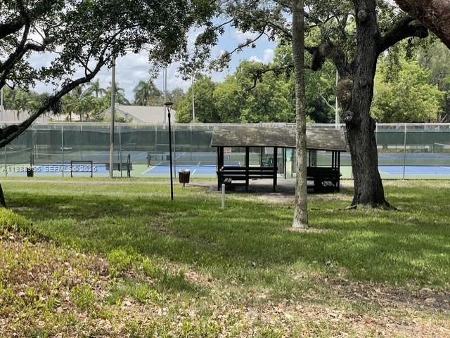 Building Photo - 9441 Live Oak Pl