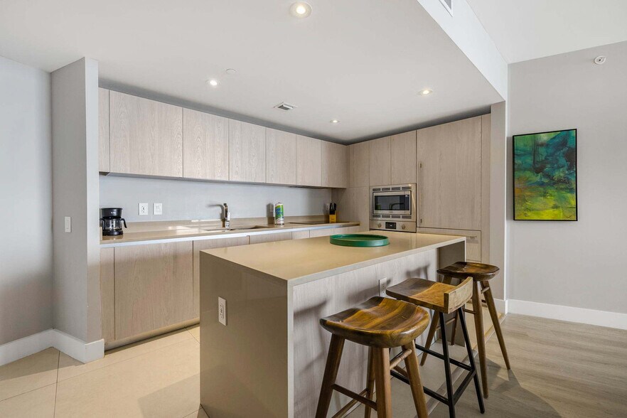 Building Photo - 4111 S Ocean Dr