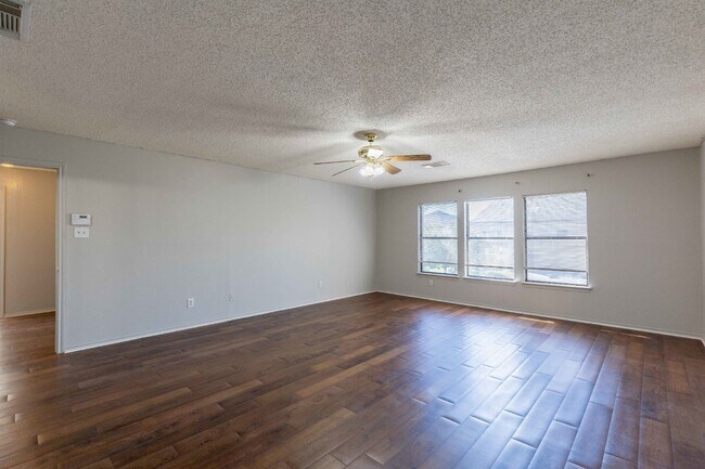 Building Photo - 8423 Parry Path