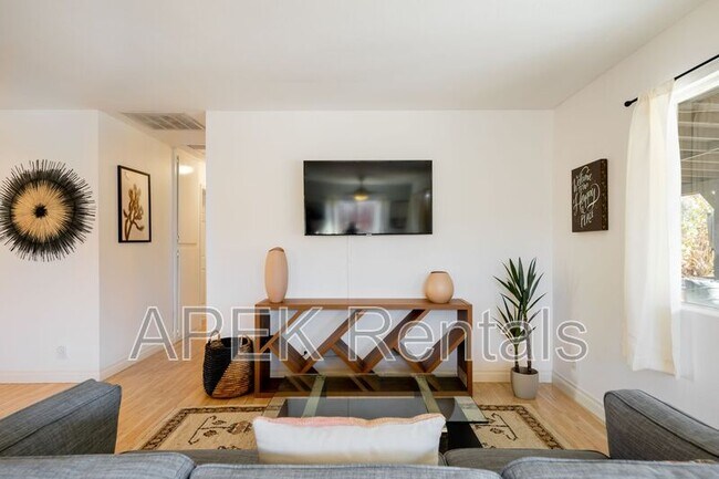 Building Photo - 61493 Desert Air Rd