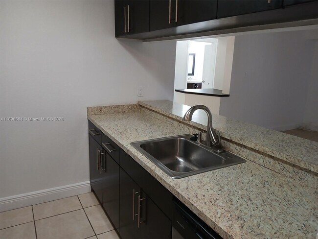 Building Photo - 10420 SW 158th Ct