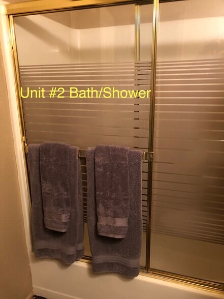 #2 Bath - 450 Stevens Ave