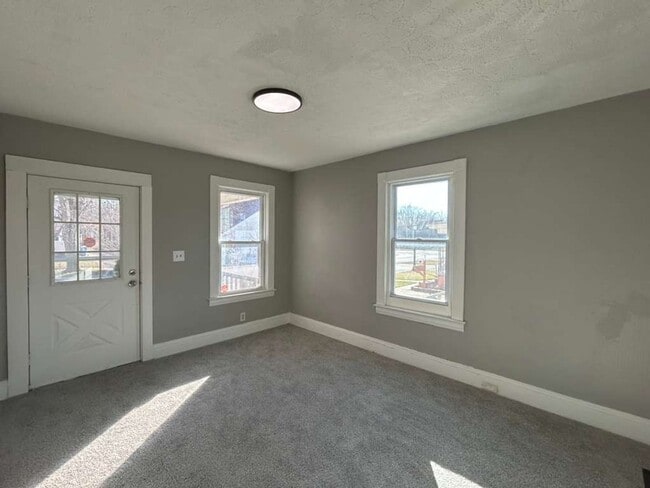 Building Photo - Charming & Move-In Ready in Lorain!