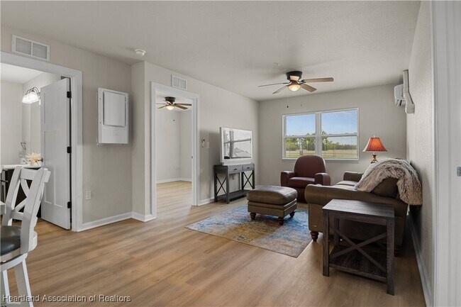 Building Photo - 260 Spanish Moss Cir