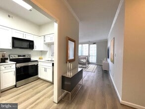 Building Photo - 1805 Crystal Dr