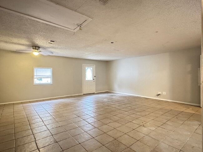 Building Photo - 405 Cypress Cir