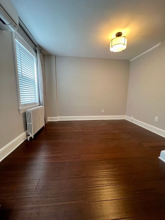 Building Photo - Stunning 4-Bedroom Townhome in the Heart of Fishtown! Available NOW!