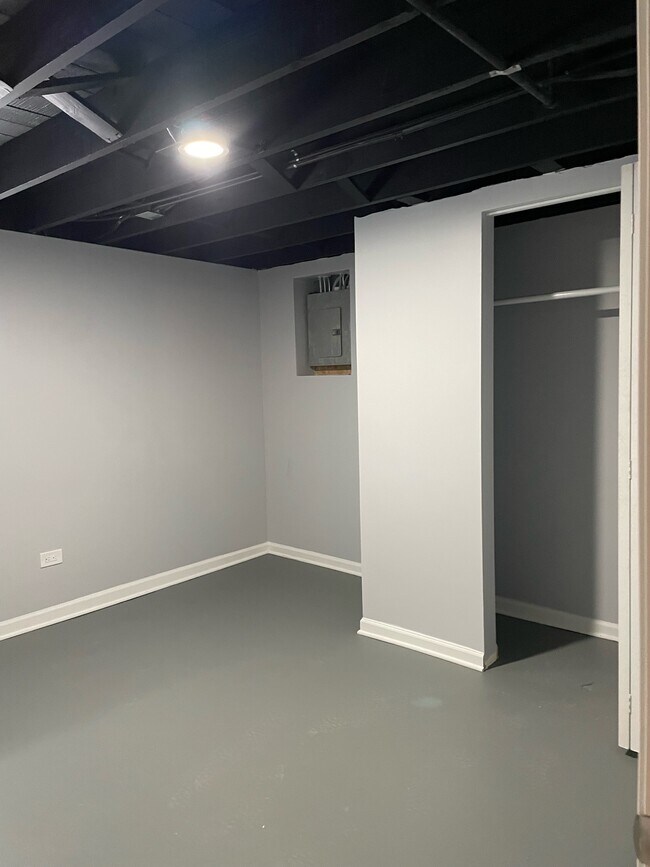 Building Photo - 9129 S Chappel Ave