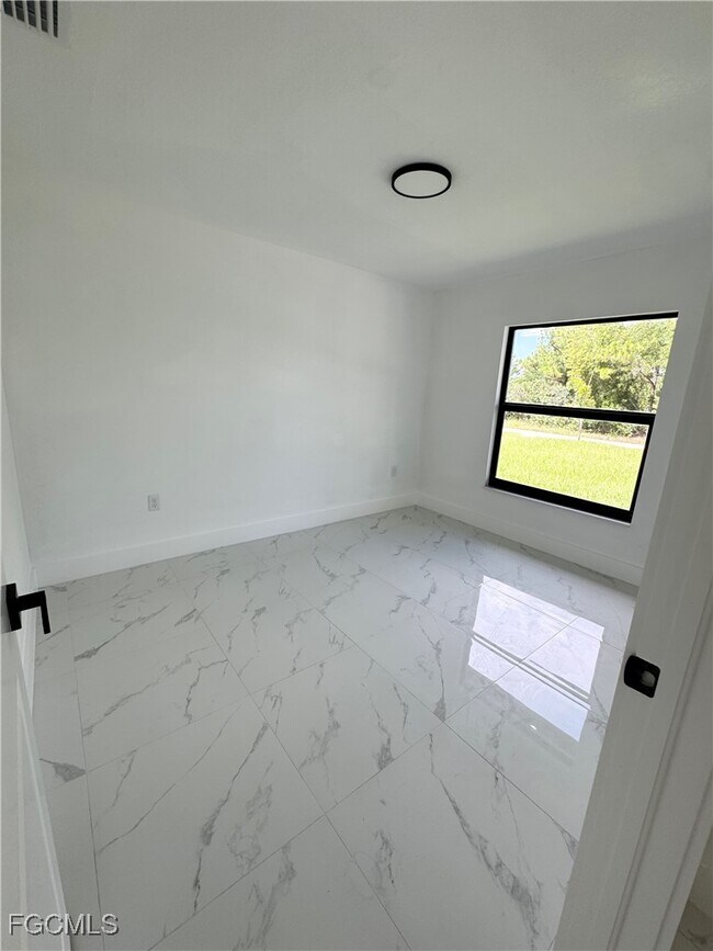 Building Photo - 668 Chemstrand St E