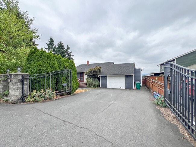 Primary Photo - 3bd/1ba Seattle House