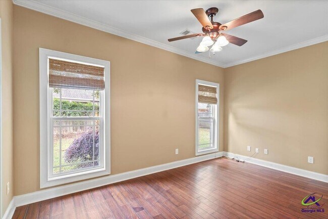 Building Photo - 300 Cheshire Dr