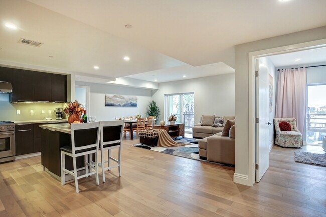 Building Photo - 2939 Leeward Ave