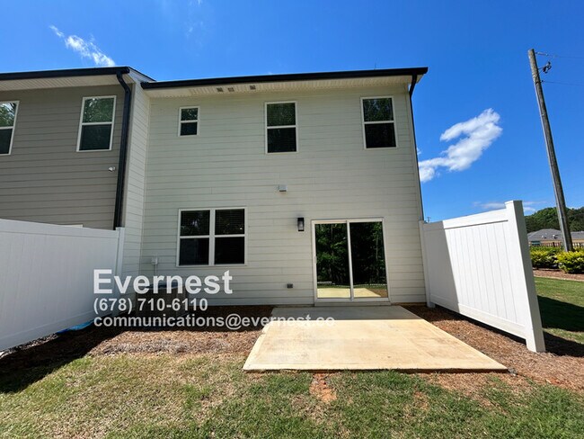 Building Photo - 3-Bedroom Home with Large Lawn and Ideal L...