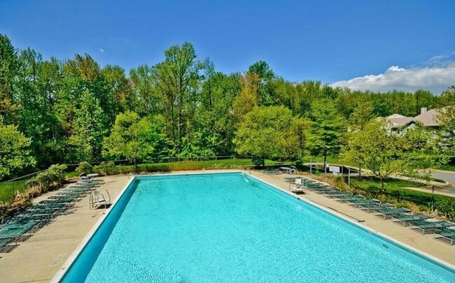 Building Photo - Beautiful 3 BR 2.5 BA Townhome Near Bowie ...