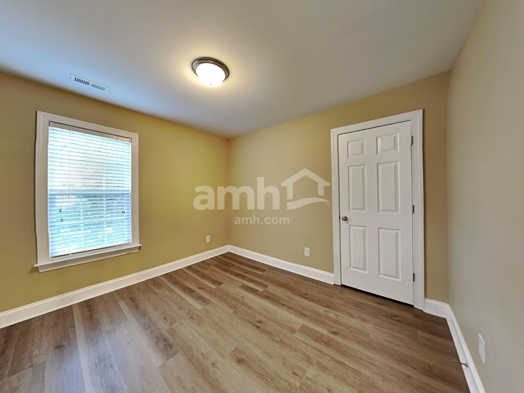 Building Photo - 146 Lily Xing