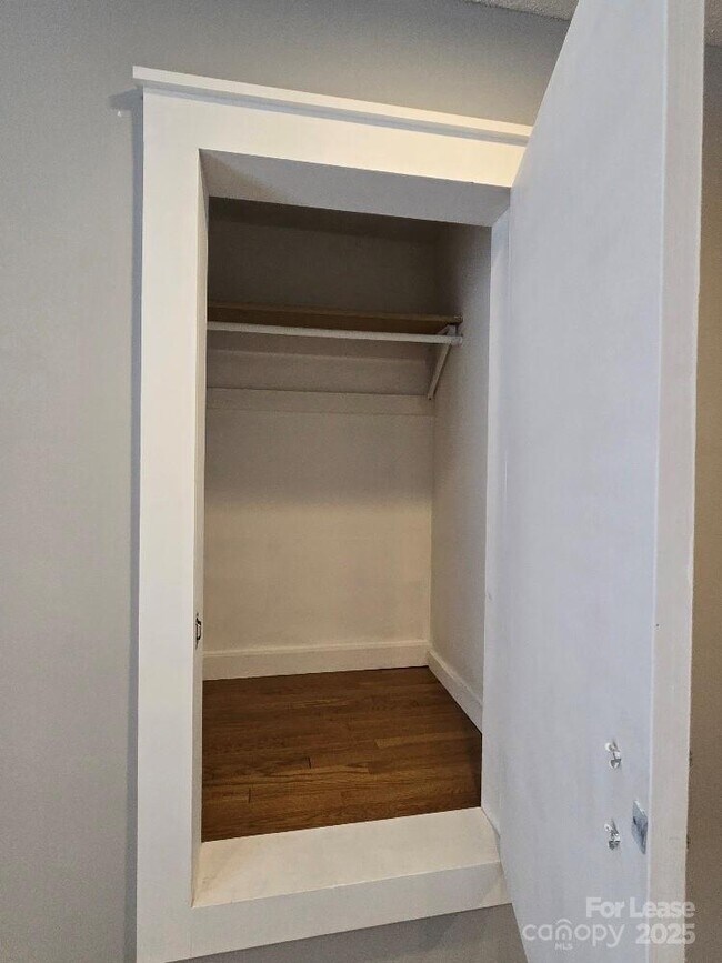 Building Photo - 3722 Park Rd