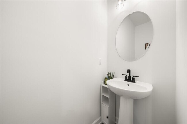 Building Photo - 4541 Moray Dr