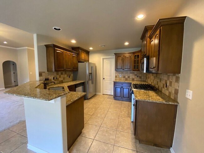 Building Photo - 3 Bed | 2 Bath | Jenks