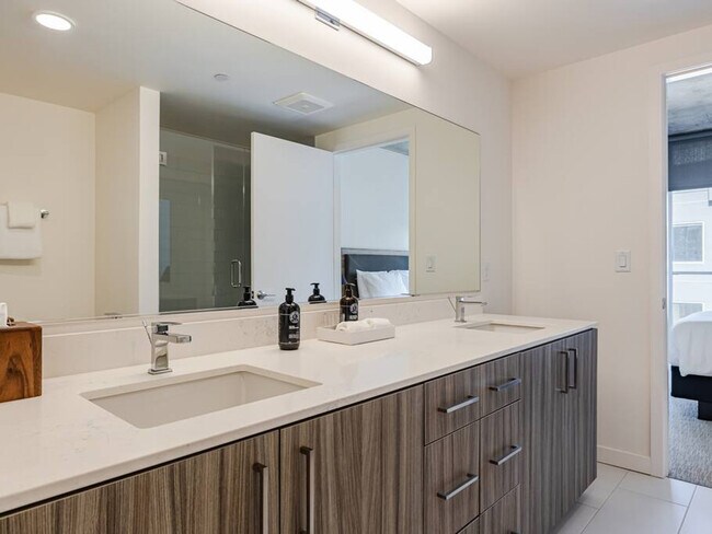 Building Photo - 1550 NW Naito Pkwy