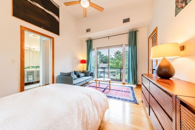 Building Photo - Gorgeous Fully Furnished Home in Brentwood...