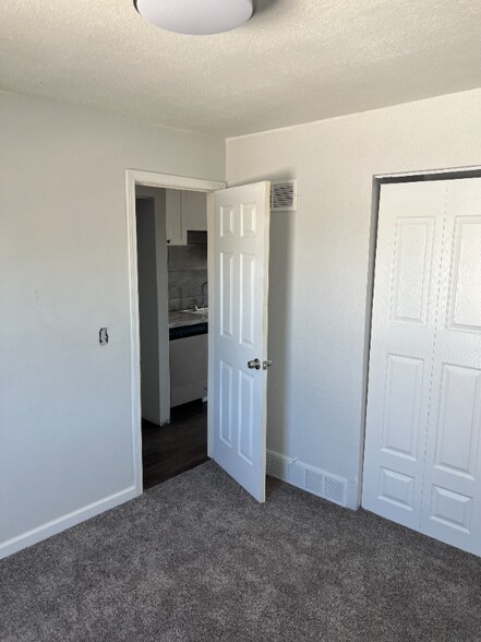 Building Photo - 810 Yucca Dr