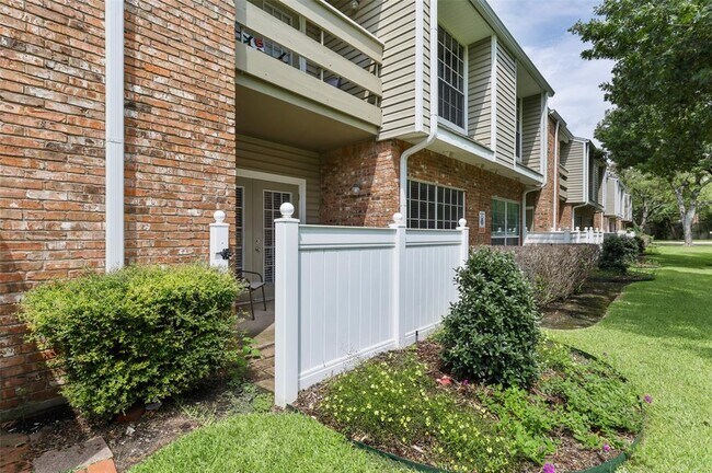 Building Photo - 8555 Fair Oaks Crossing