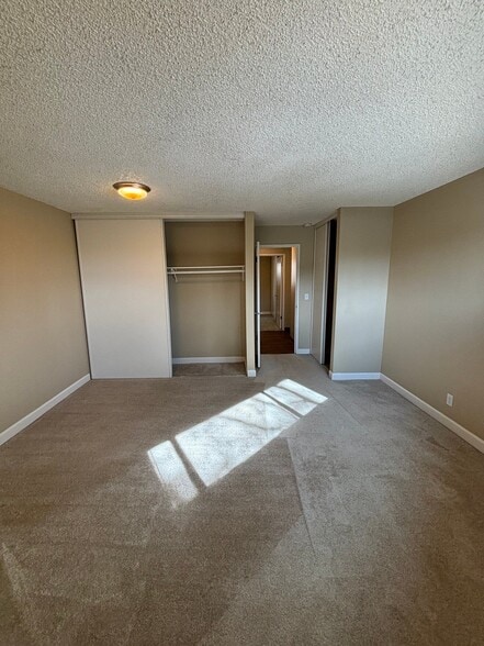 Building Photo - 8585 SW Canyon Ln