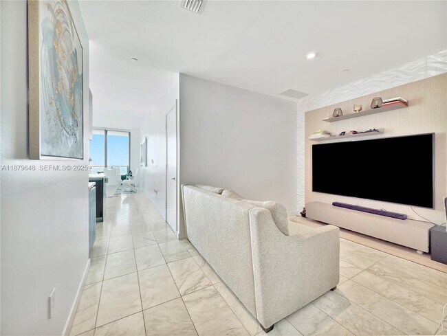 Building Photo - 480 NE 31st St