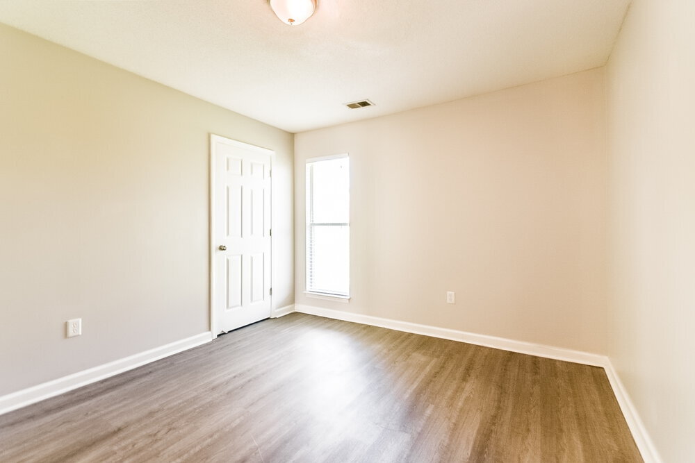 Building Photo - 7845 Sarah Ann Dr S