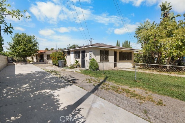 Building Photo - 207 Flora St