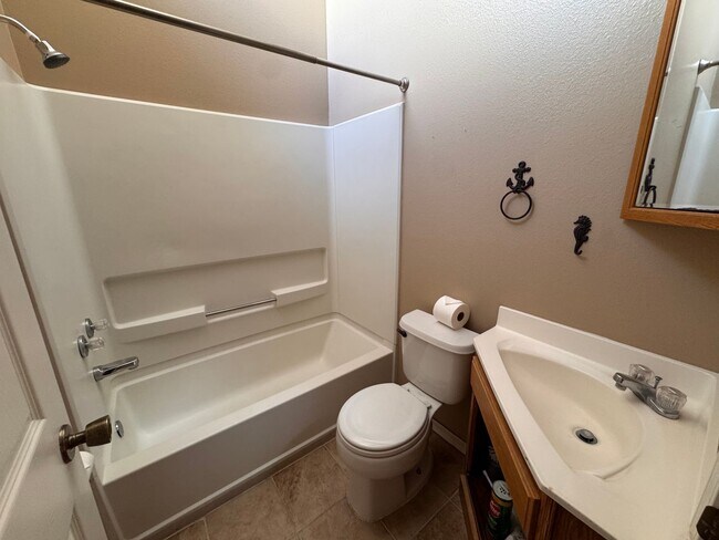 Building Photo - 5615 Duranes Dr NW