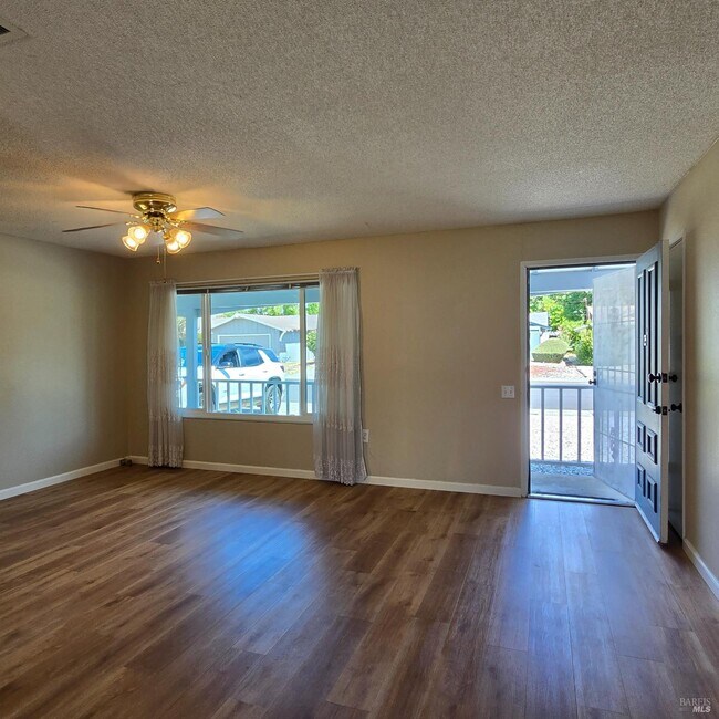 Building Photo - 102 Lassen Cir