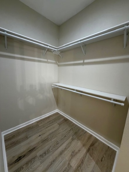 Building Photo - 2000 Homan Ave