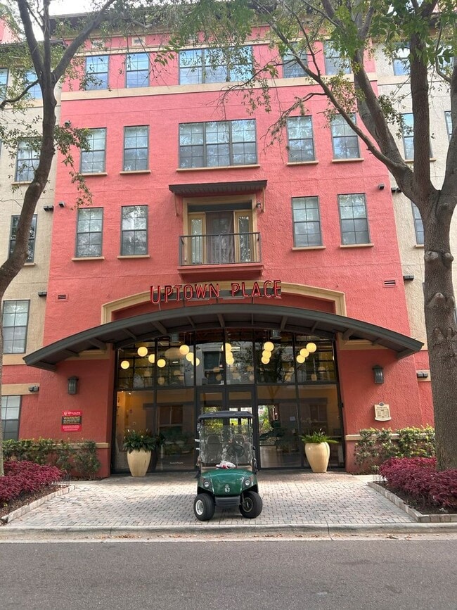 Building Photo - Beautiful 1/1 in Uptown Place!!