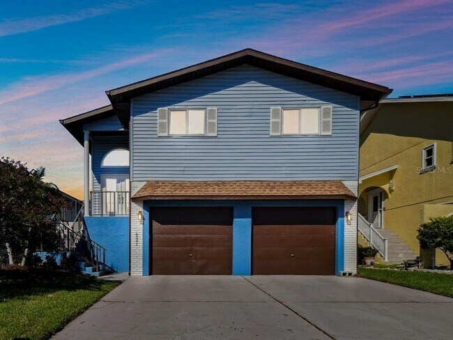 Building Photo - 6241 Bayside Dr