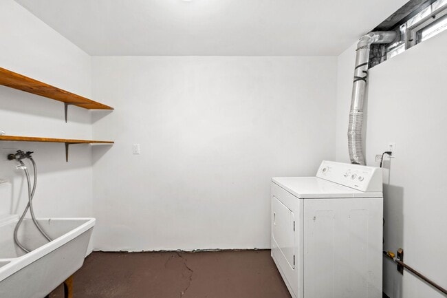 Building Photo - AVAILABLE SEPT 1ST!! GORGEOUS 3 BEDROOM IN...
