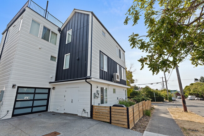 Building Photo - 718 NW 60th St
