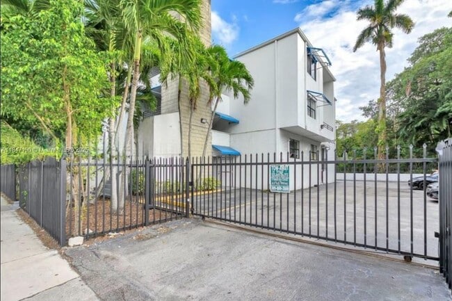 Building Photo - 950 NW 11th St