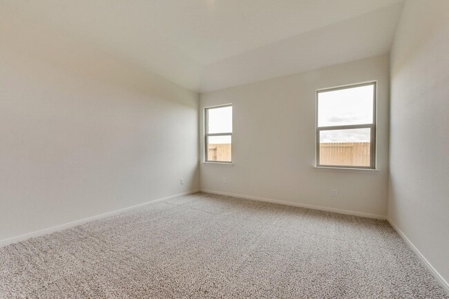 Building Photo - 833 Serena Dr