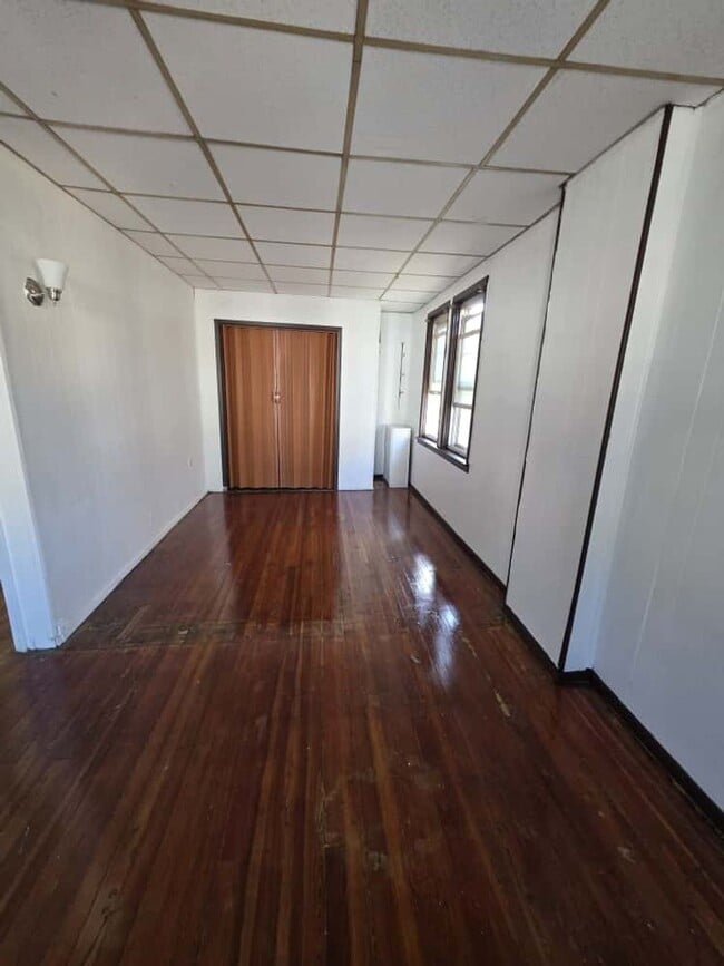 Building Photo - 647 Edgewood Ave