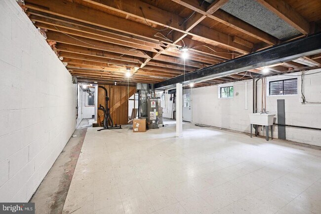 Building Photo - 204 Mowbray Rd