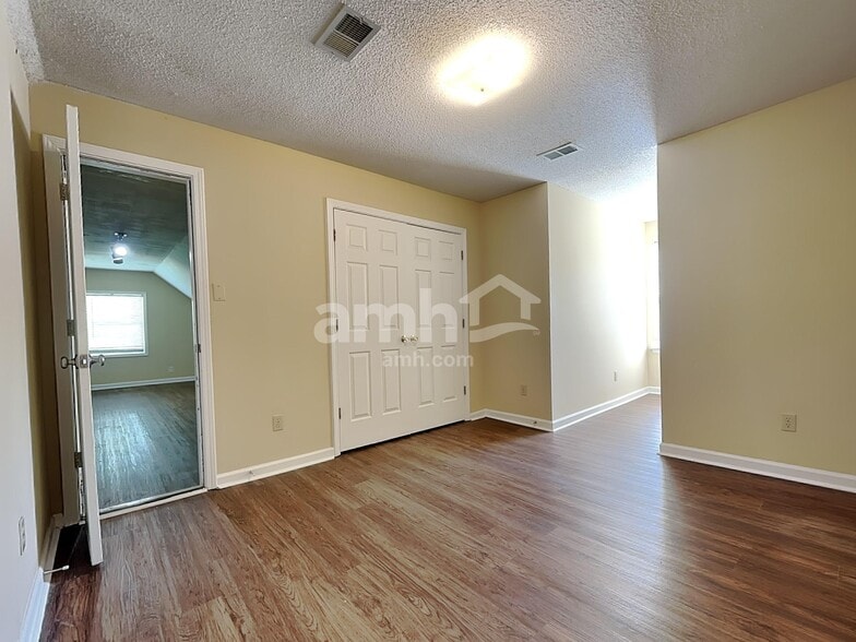 Building Photo - 5802 Eagleston Dr