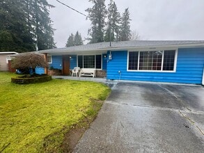 Building Photo - Charming 3-Bedroom Home in Lakewood with Spacious Yard & Modern Comforts