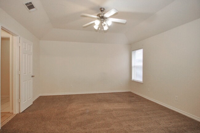 Building Photo - "Warm And Welcoming 3-2-2 With Open Living In a Prime Location!"