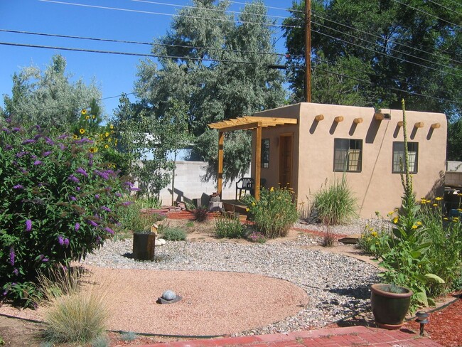 Building Photo - Unfurnished or Furnished - Santa Fe Style House & Studio on Rio Vista St.